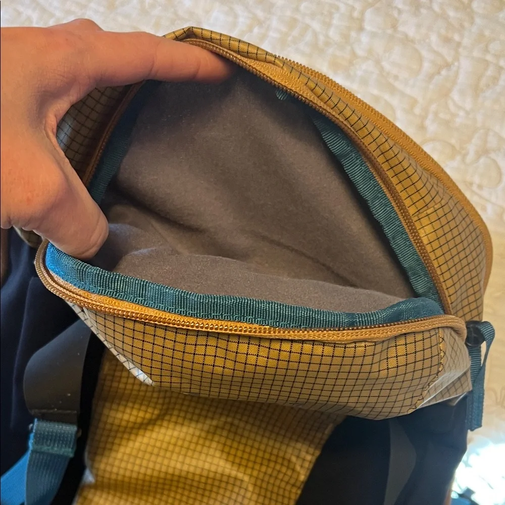 Burton Checkered Tan and Blue Backpack - Picture 6 of 11